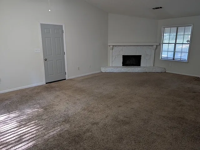 3 bed, 1200 sqft, $1,875 — Photo 2