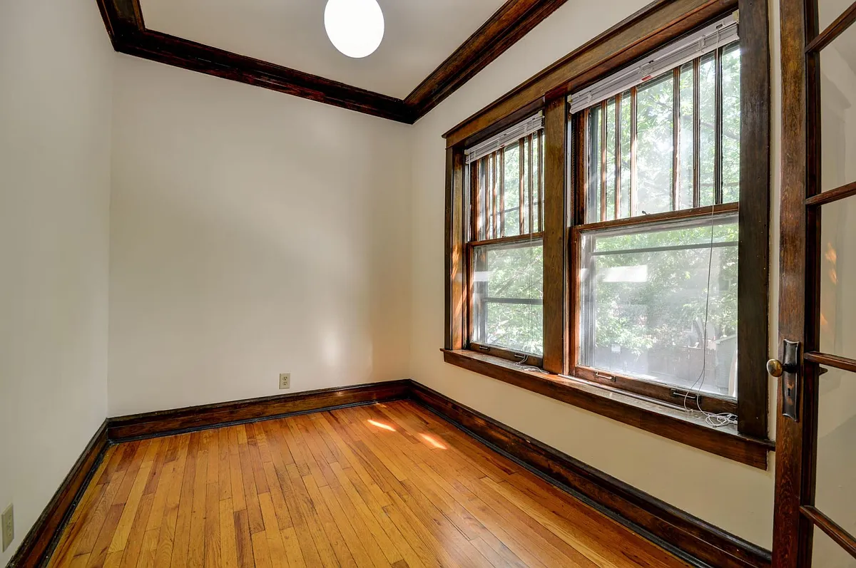 Building Photo - 1340 W Waveland Ave #2