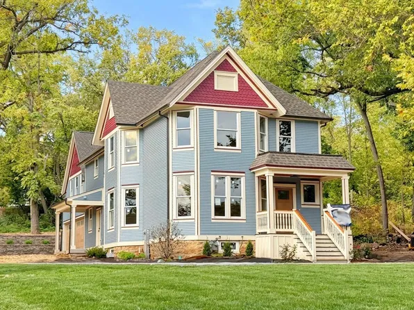 885 Geneva Rd, St Charles, IL 60174