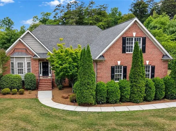 8205 Kandi Dr, Stokesdale, NC 27357