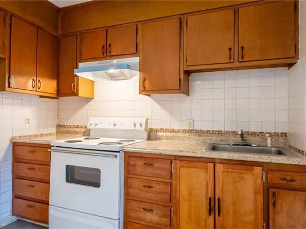 321 Vineyard Park Ct, Winston Salem, NC 27104