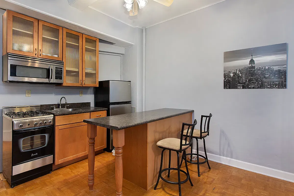 118 West 72nd Street — Photo 3