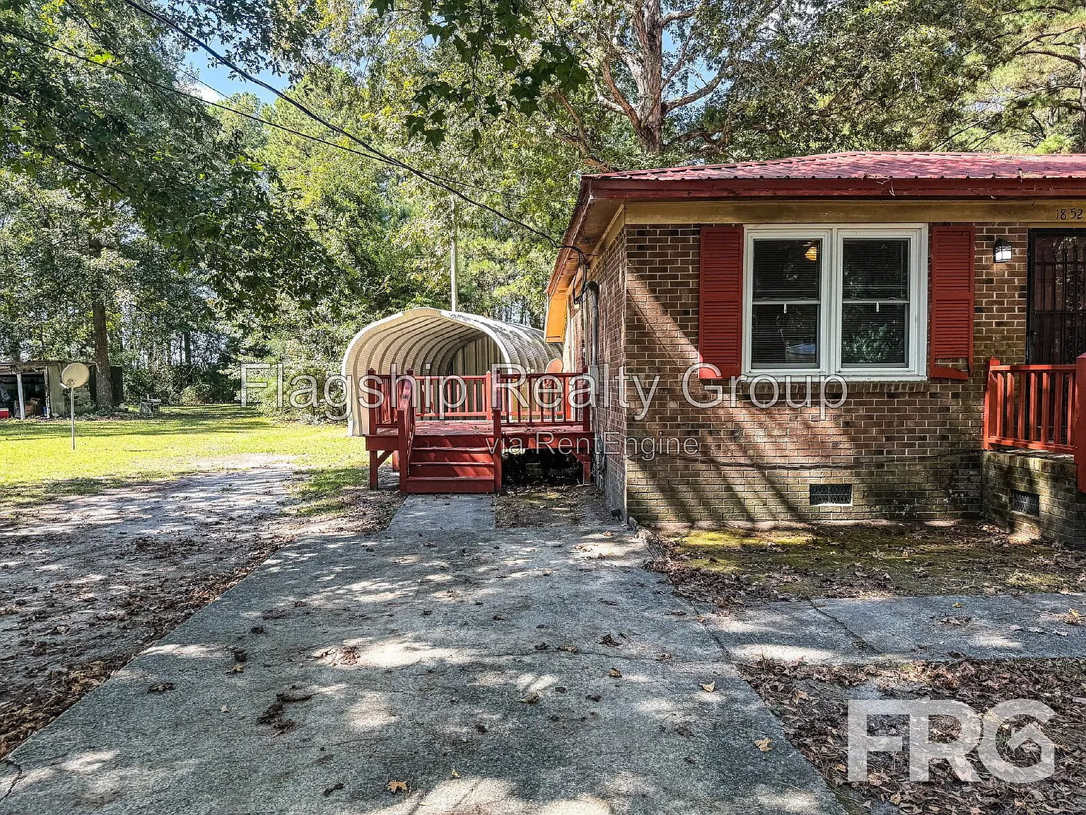 3 bed, 1.0 bath, 1025 sqft, $1,400 — Photo 2
