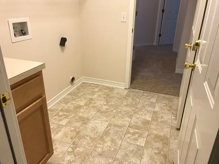 2642 Hidden Creek Dr — Photo 30