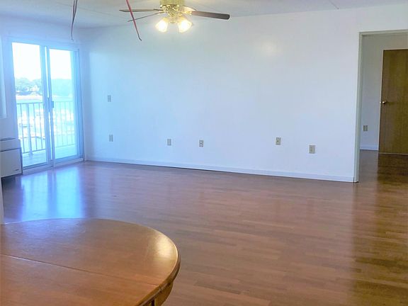 3rd image of 200 Cove Way Unit 405