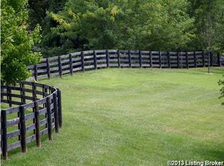 18 Regal Rd, Louisville, KY 40222