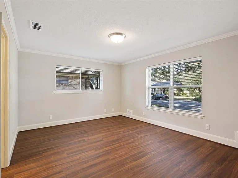 9015 Villa Park Cir — Photo 20