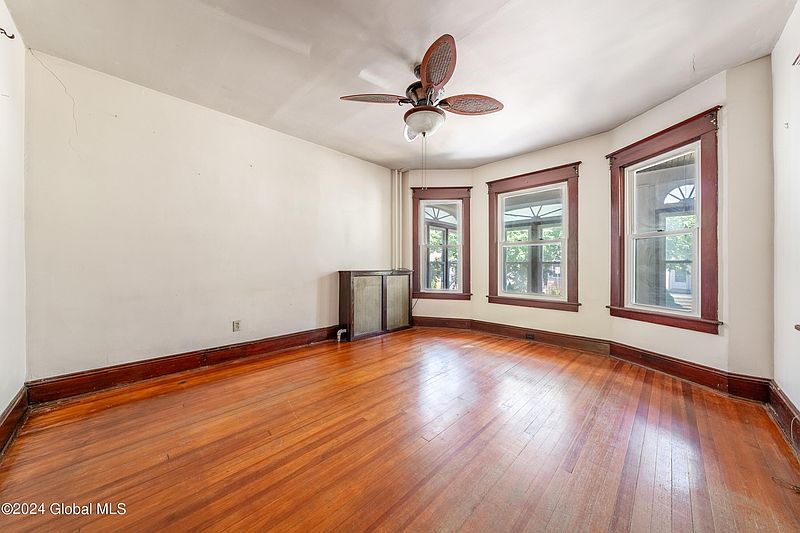 5th image of 24 Besch Avenue