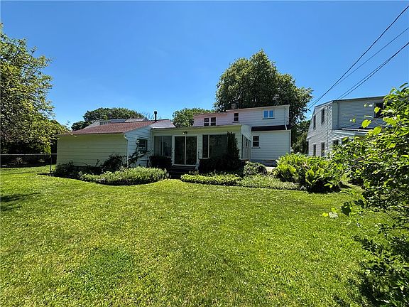 5th image of 230 Desmond Rd