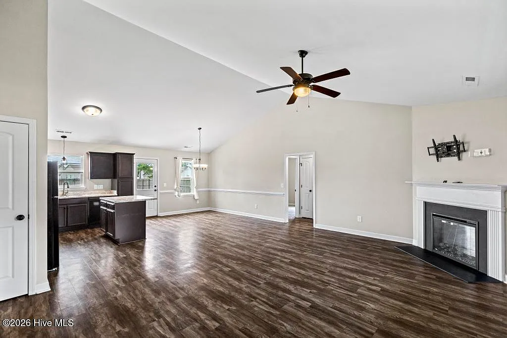 3 bed, 2.0 bath, $1,775 — Photo 3