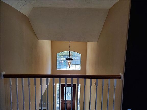 2nd image of 21619 Kings Bend Dr