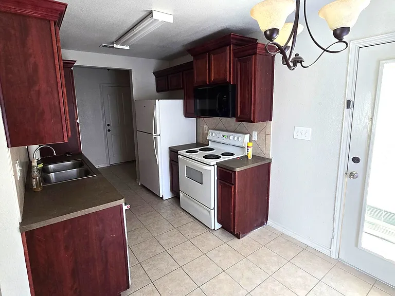 6534 Westwood Village Dr — Photo 4