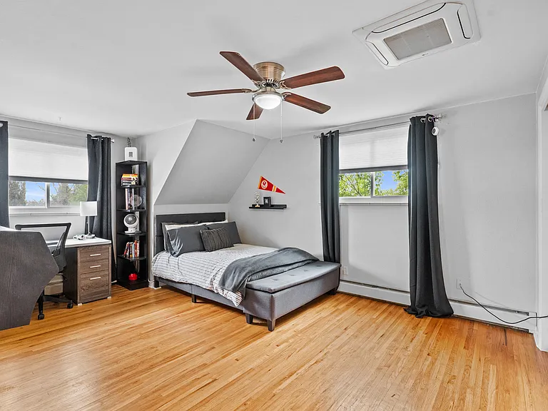 Upstairs bedroom 1