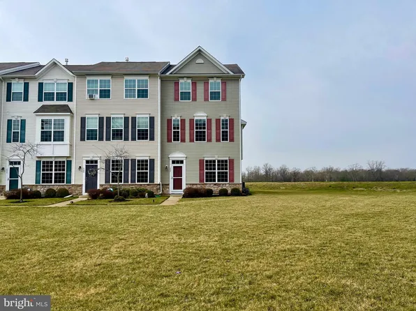 402 Aura Rd, Glassboro, NJ 08028