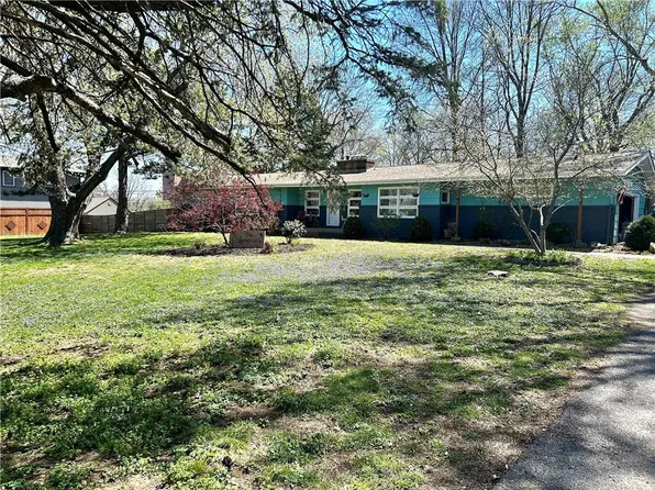 9935 W 85th St, Overland Park, KS 66212