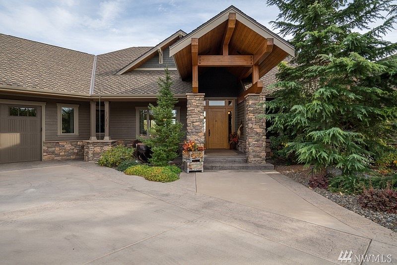 2nd image of 1087 S Webb Pl
