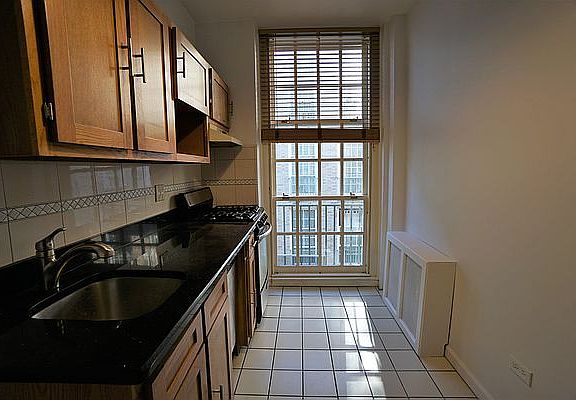 3rd image of 509 E 77th St APT 5G