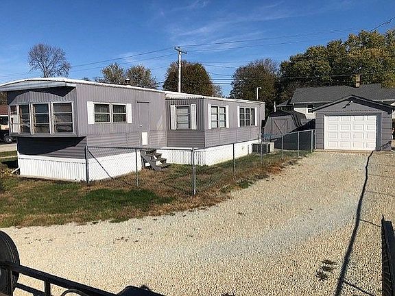 3rd image of 281 Van Buren Ave