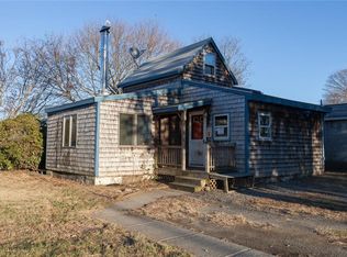 55 Oak St, Portsmouth, RI 02871