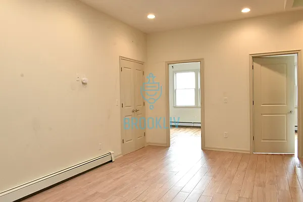 Rented by null | media 32