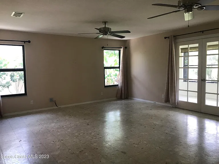 136 Atlantic Dr — Photo 14