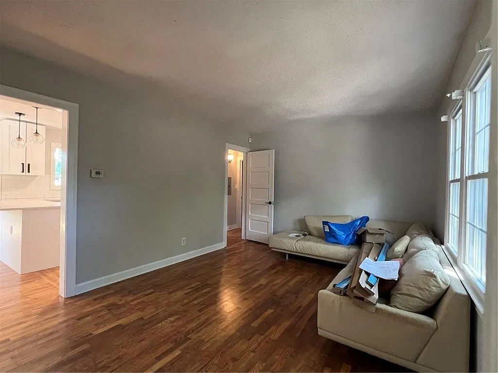 2 bed, 1.0 bath, 878 sqft, $2,495 — Photo 4