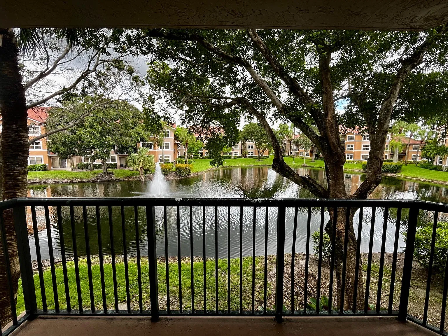 2 bed, 984 sqft, $2,099 — Photo 2