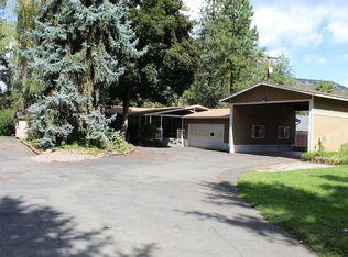 1854 Lampman Rd, Gold Hill, OR 97525