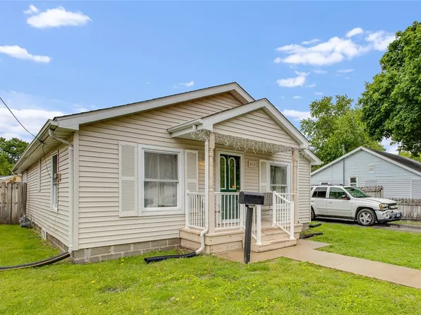 812 E Pembroke St, Tuscola, IL 61953