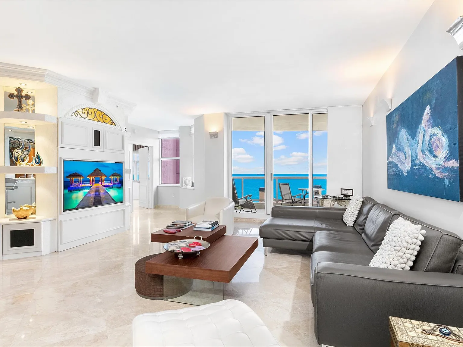 3 bed, 2.5 bath, 2130 sqft, $10,000 — Photo 3