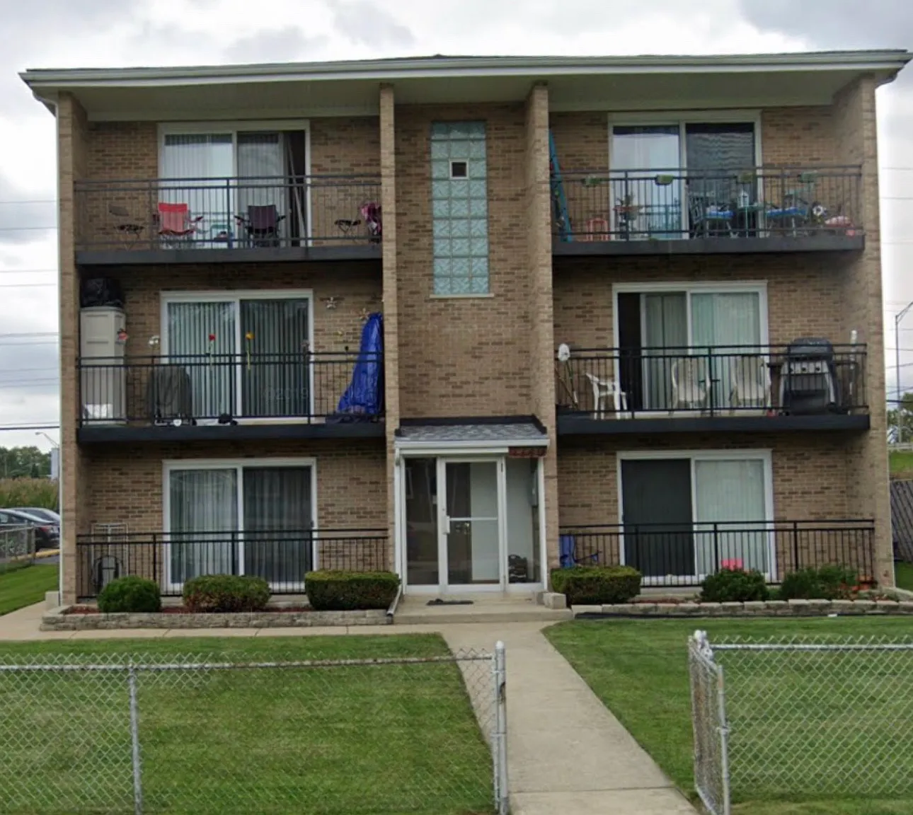 W 79th Pl, Bridgeview — Photo 1