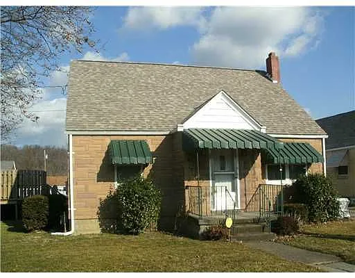 629 Graham St photo 1