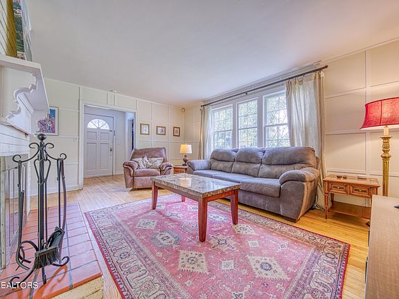 4th image of 5608 Lake Shore Dr