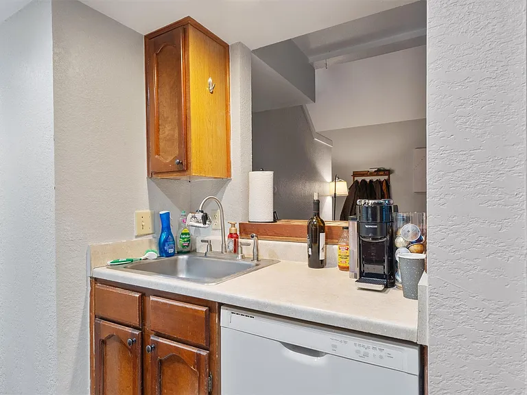 2414 Jones Rd — Photo 11