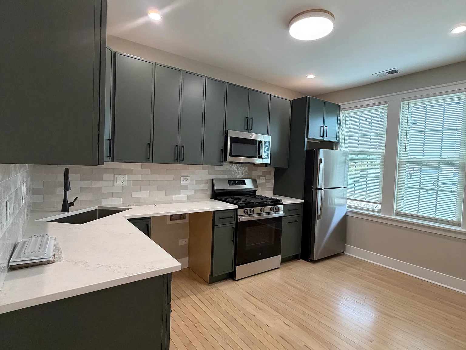 1 bed, 700 sqft, $1,995 — Photo 3