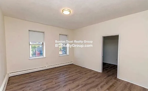 4 bed, 1.0 bath, 1000 sqft, $3,400 — Photo 4