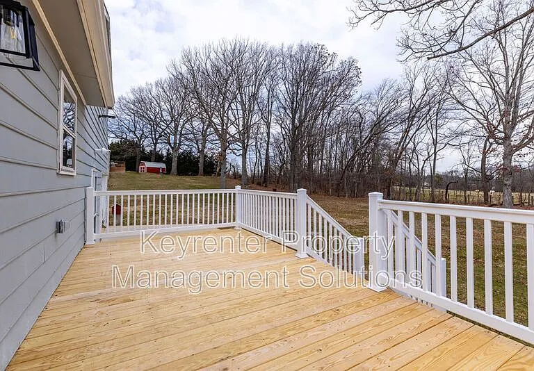 781 Cold Springs Rd — Photo 6