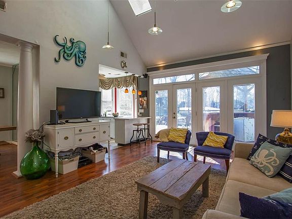 2nd image of 913 Shoal Creek Trl