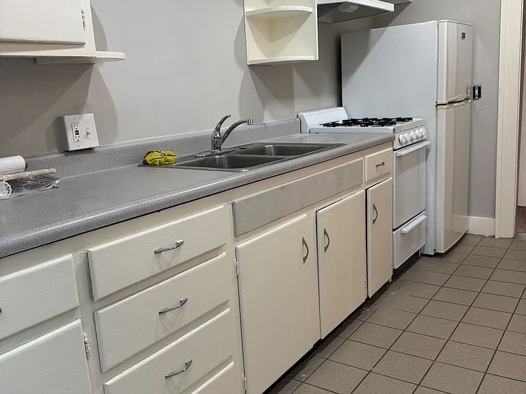 6 Canterbury Rd #1 — Photo 3