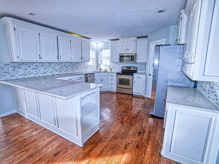 15838 S Avalon St — Photo 5