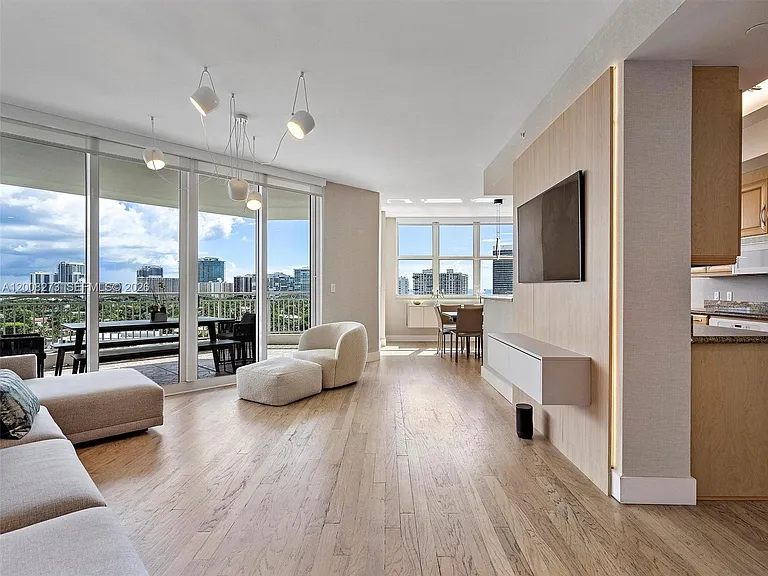 9751 E Bay Harbor Dr #11A — Photo 1