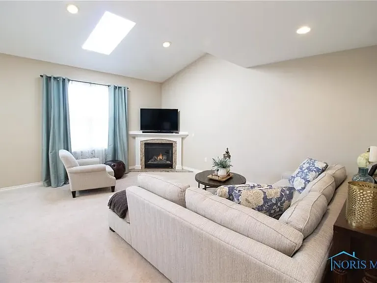 1544 N Redhawk Dr — Photo 4