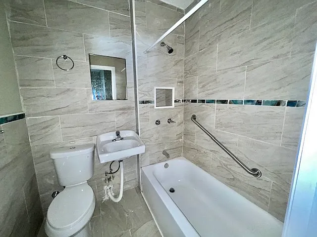 208 Coral Reef Cir — Photo 16