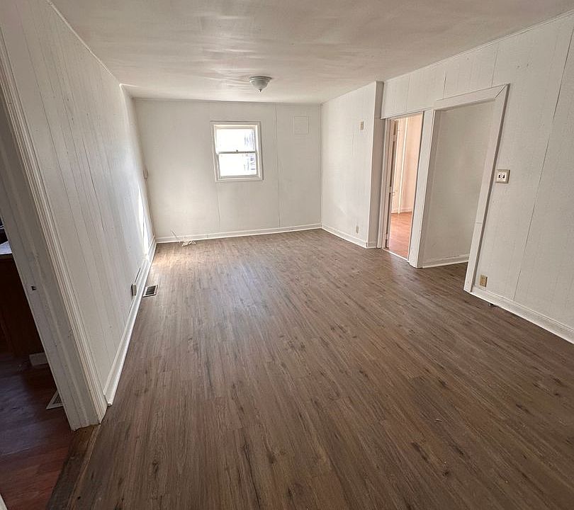 2nd image of 253 Genesee St APT 1