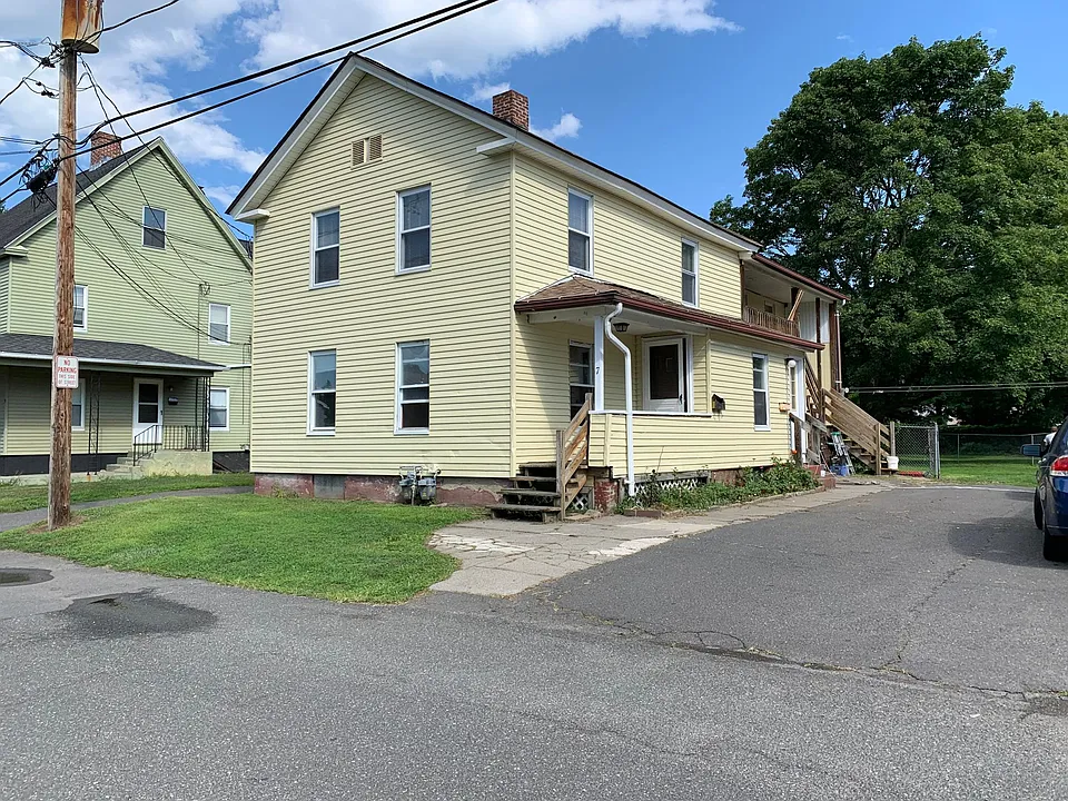 7 Sycamore St #2