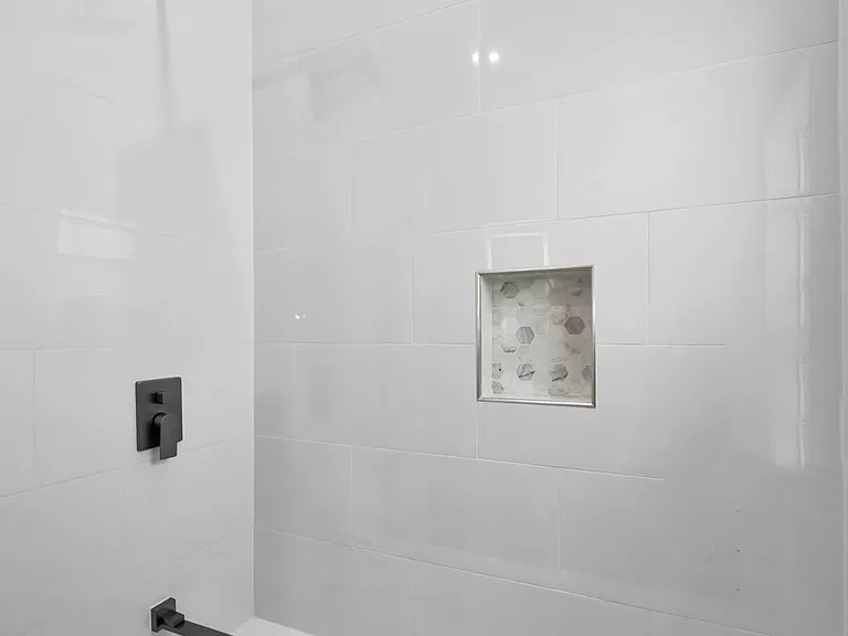 30-web-or-mls-Bathroom 2b_07042026