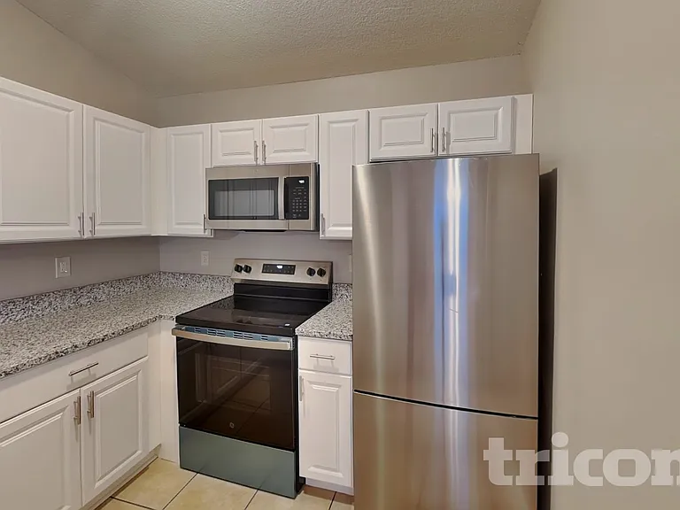 682 Channing Dr — Photo 5