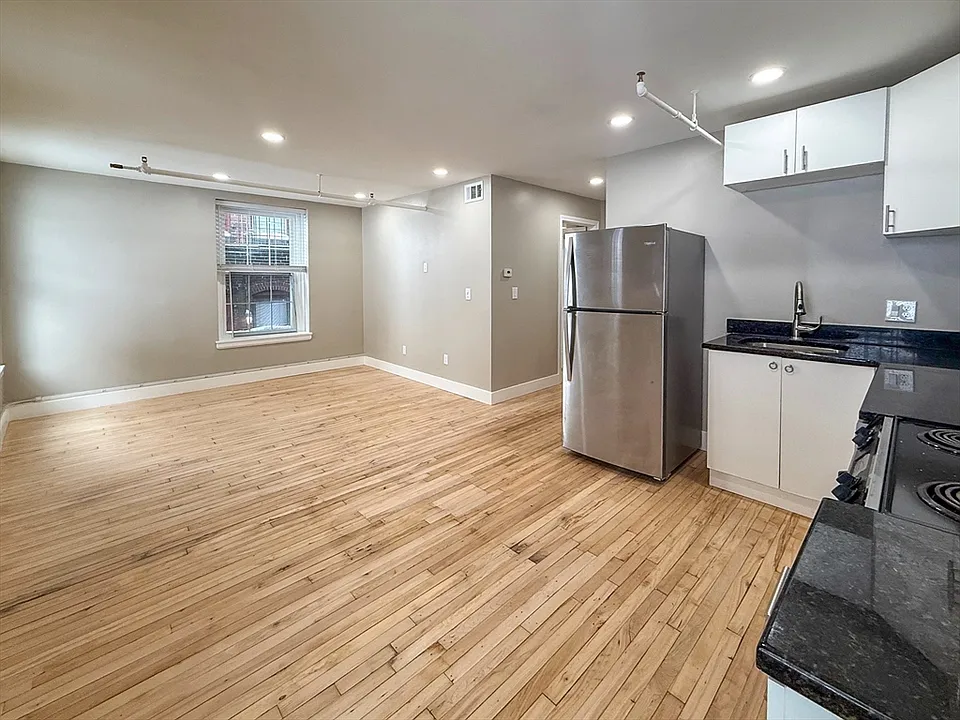 48 Winter St #5R