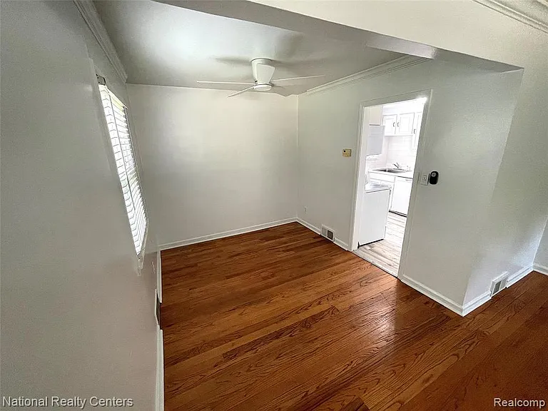 1704 Graefield Rd — Photo 3