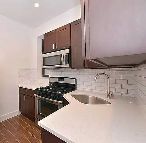 353 E 52nd St Photo 1